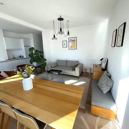 Prachtig Gerenoveerd Apartment *